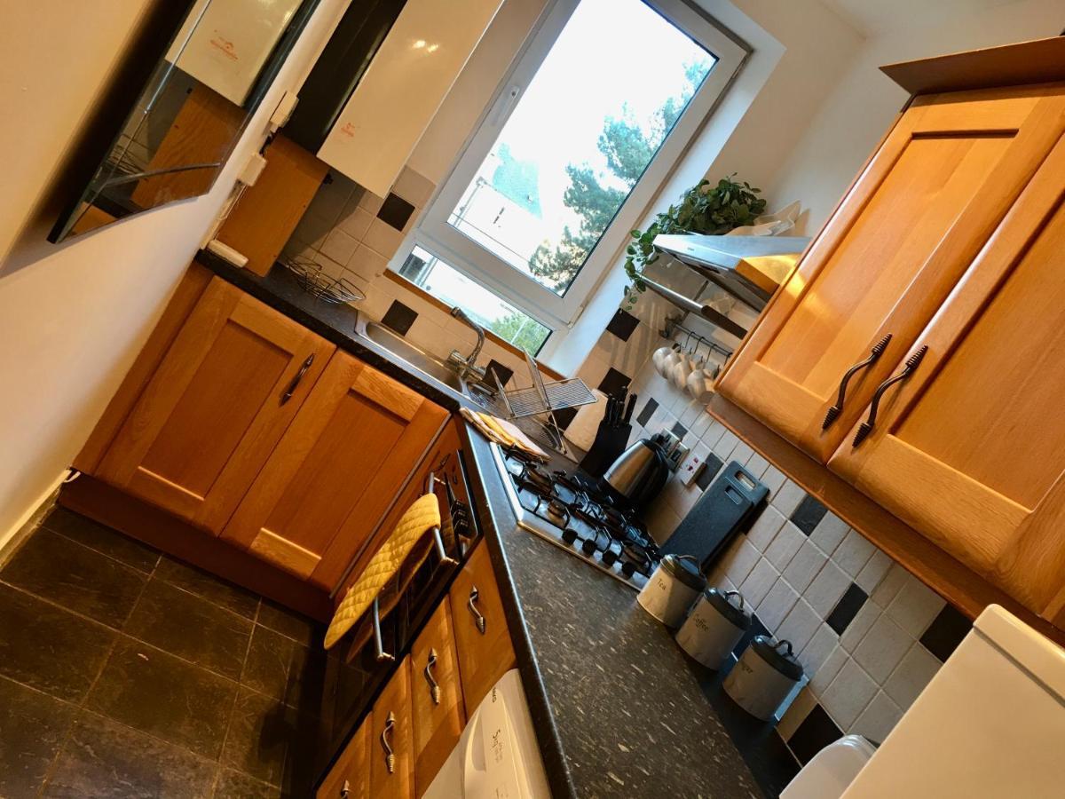 Cosy 2 Bedroom Central Apartment - Free Parking, Free Wifi Aberdeen Esterno foto