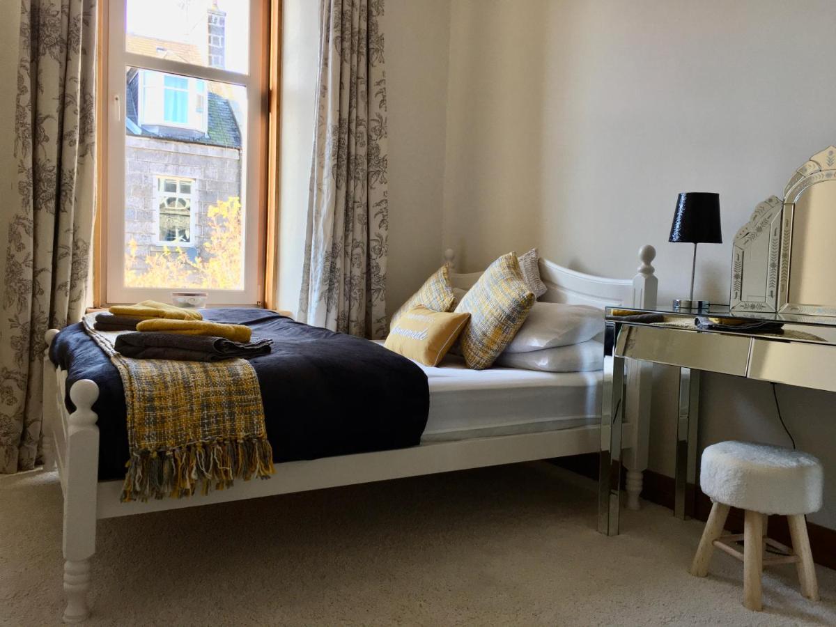 Cosy 2 Bedroom Central Apartment - Free Parking, Free Wifi Aberdeen Esterno foto