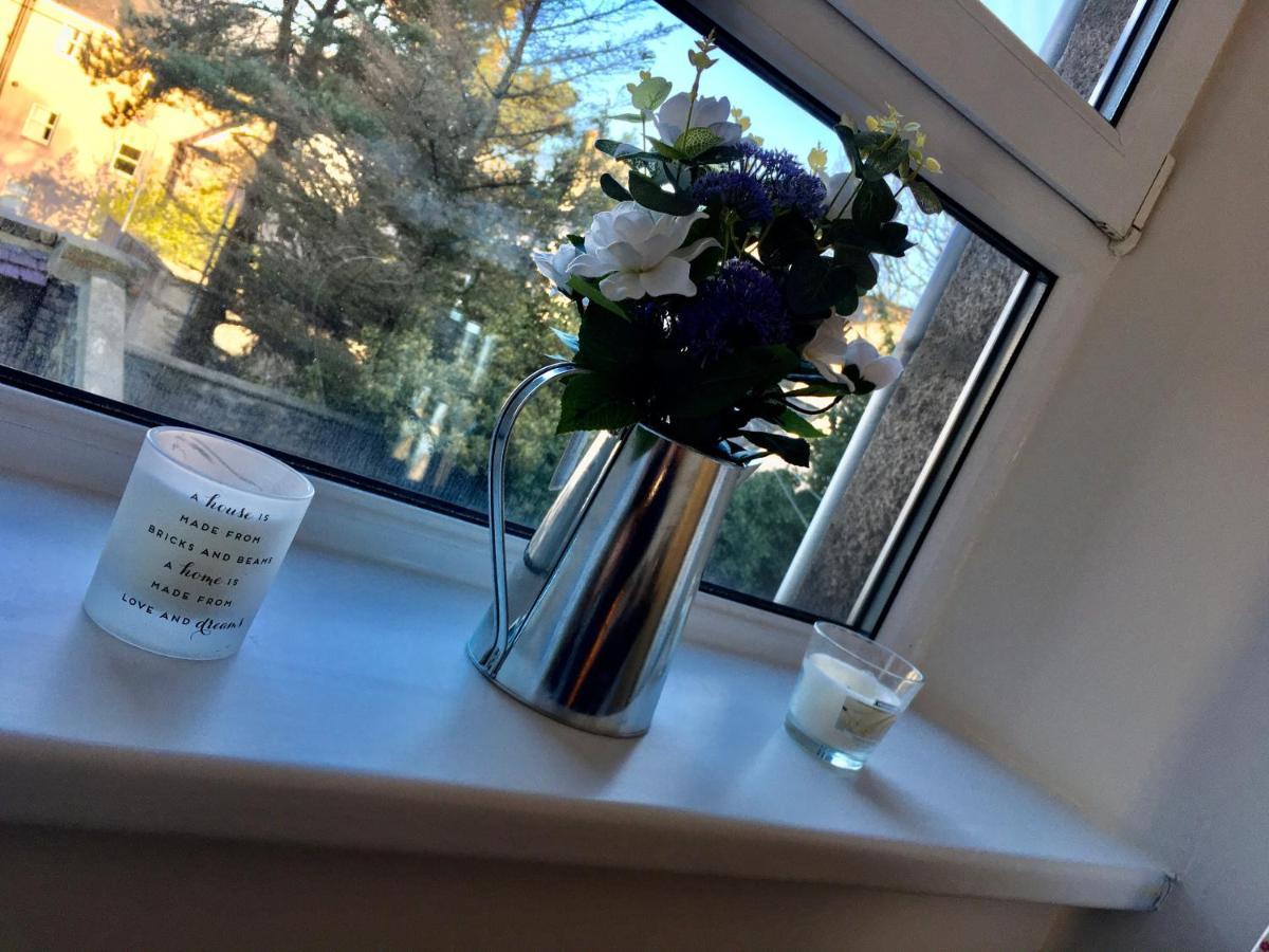 Cosy 2 Bedroom Central Apartment - Free Parking, Free Wifi Aberdeen Esterno foto