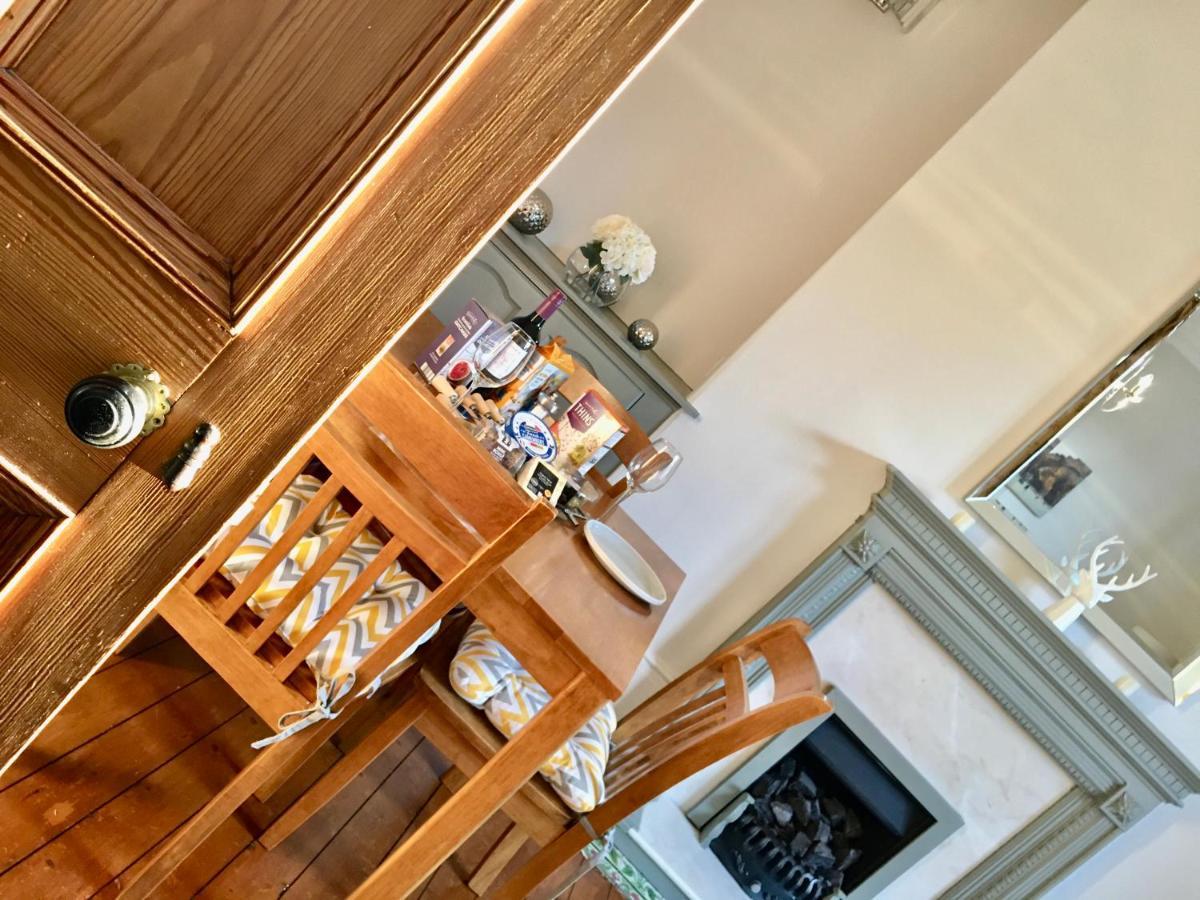 Cosy 2 Bedroom Central Apartment - Free Parking, Free Wifi Aberdeen Esterno foto