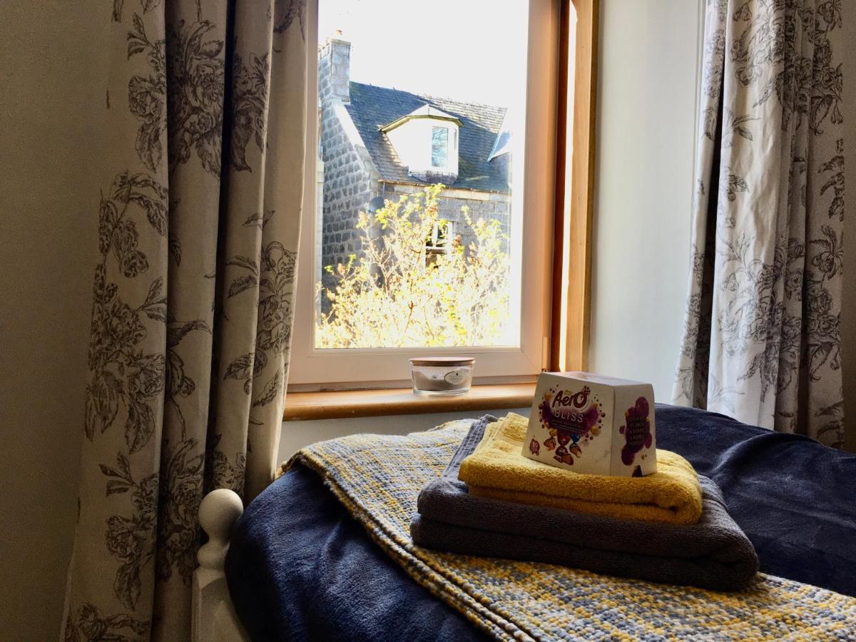 Cosy 2 Bedroom Central Apartment - Free Parking, Free Wifi Aberdeen Esterno foto