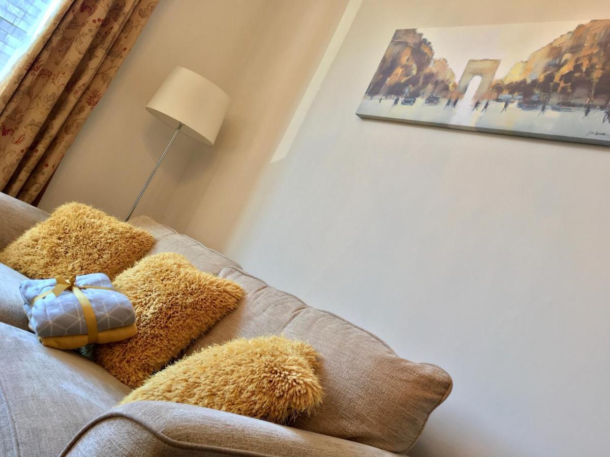 Cosy 2 Bedroom Central Apartment - Free Parking, Free Wifi Aberdeen Esterno foto