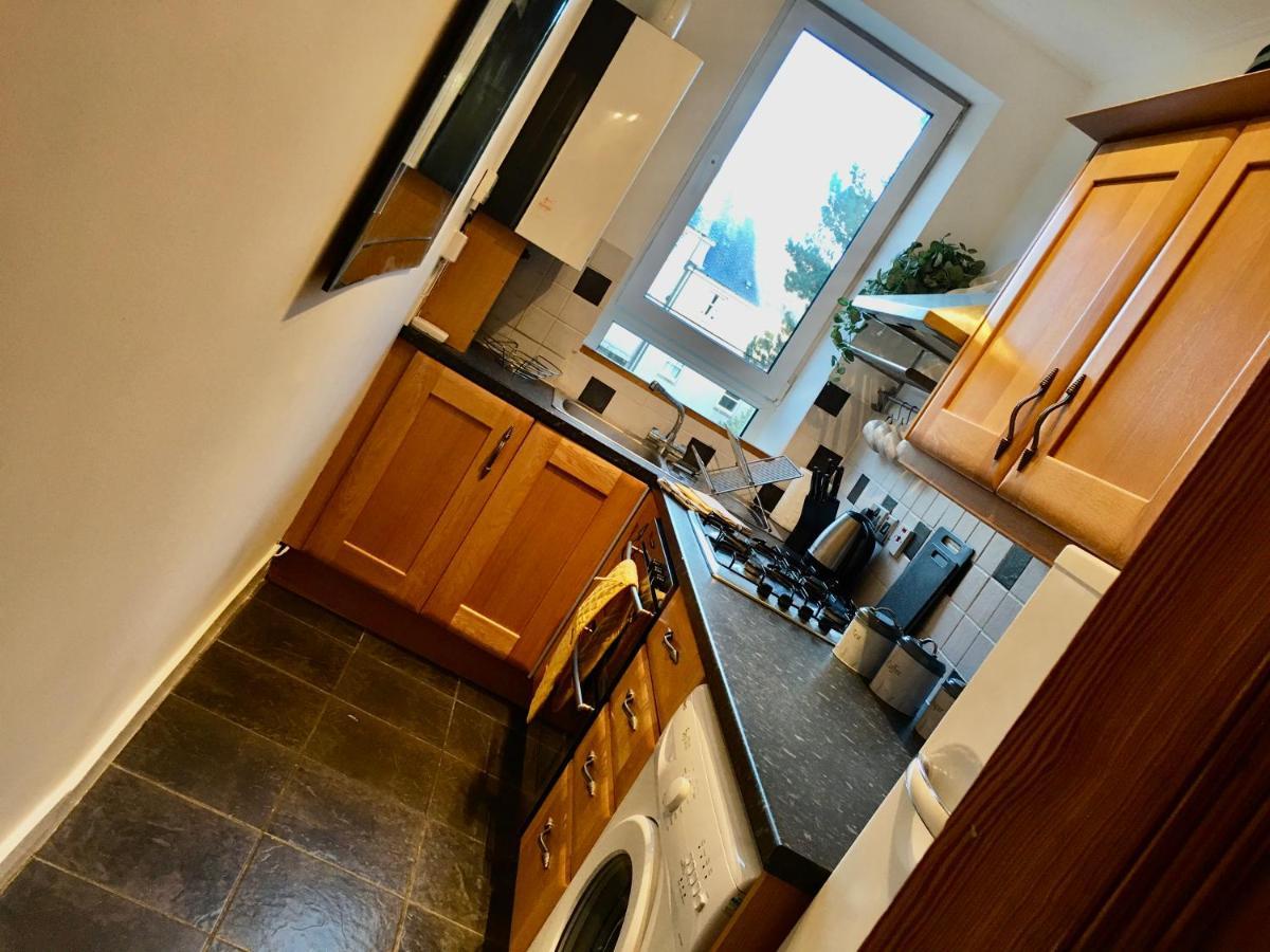Cosy 2 Bedroom Central Apartment - Free Parking, Free Wifi Aberdeen Esterno foto
