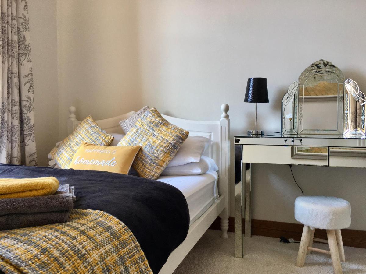 Cosy 2 Bedroom Central Apartment - Free Parking, Free Wifi Aberdeen Esterno foto